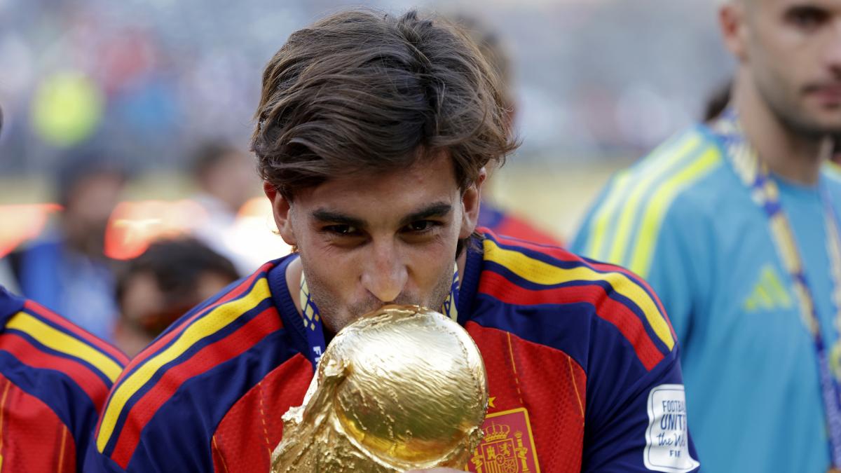 https://img2.huffingtonpost.es/files/og_thumbnail/uploads/2026/07/20/ferran-torres-besa-la-copa-del-mundo-tras-marcar-el-gol-decisivo-contra-argentina.jpeg