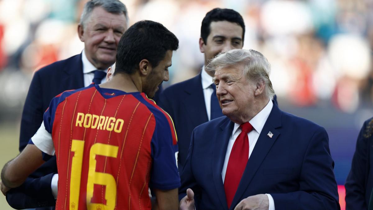 Esto es lo que se dice en Estados Unidos del saludo de Trump a los jugadores de España: "Este es el método del trumpismo"