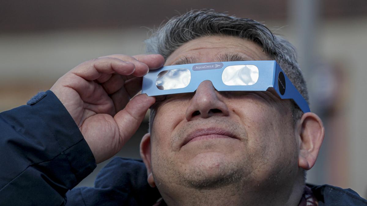Cuándo es el eclipse solar, dónde verlo o cómo comprar las gafas para contemplarlo: respuestas a las dudas más frecuentes sobre el evento del 12 de agosto