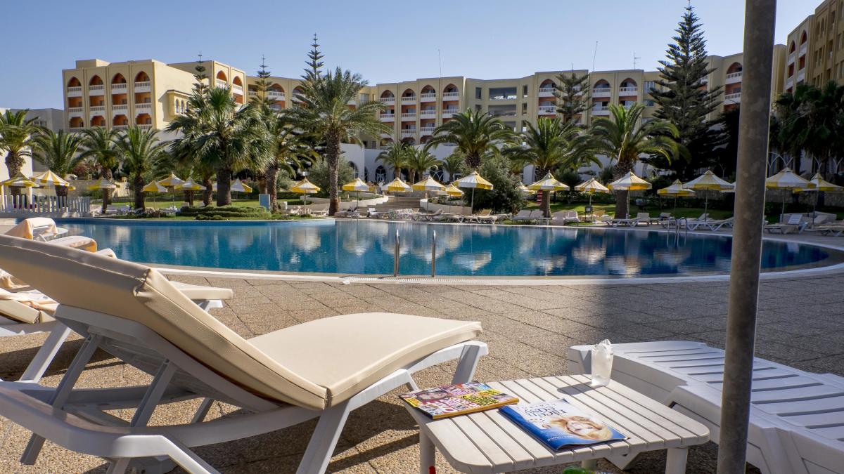 Denuncian lo que han visto en la piscina de un hotel de las Islas Canarias:  Es vergonzoso y, directamente, asqueroso 