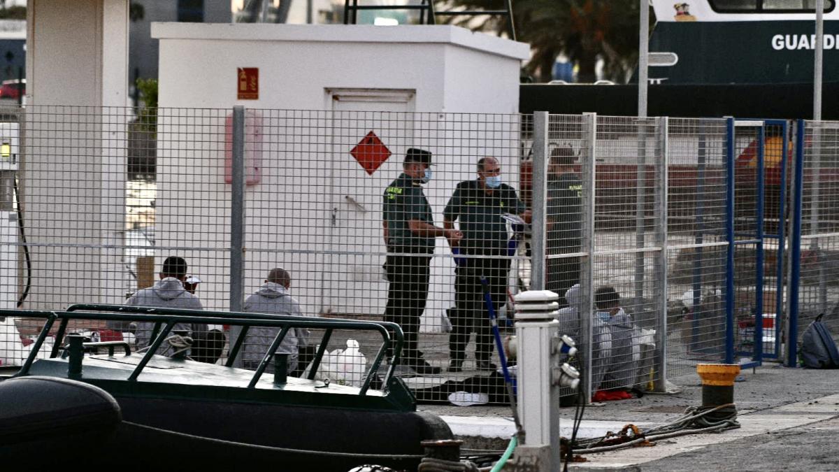 El Gobierno despliega al Ejército ante la crisis migratoria en Ceuta: este es todo el dispositivo movilizado