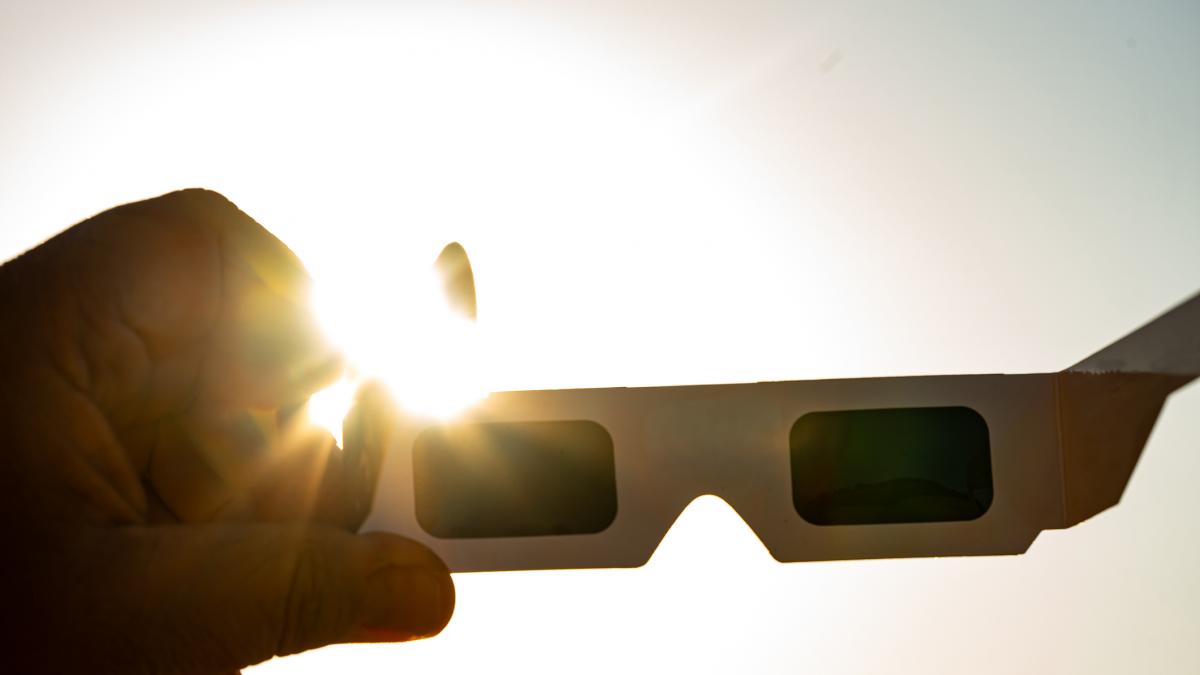 ¡Ojo! FACUA avisa de la retirada de seis modelos de gafas para el eclipse