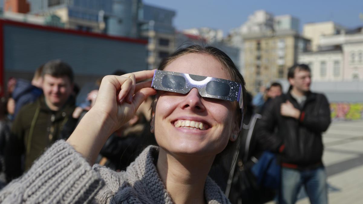 Así puedes saber si tus gafas para el eclipse son seguras