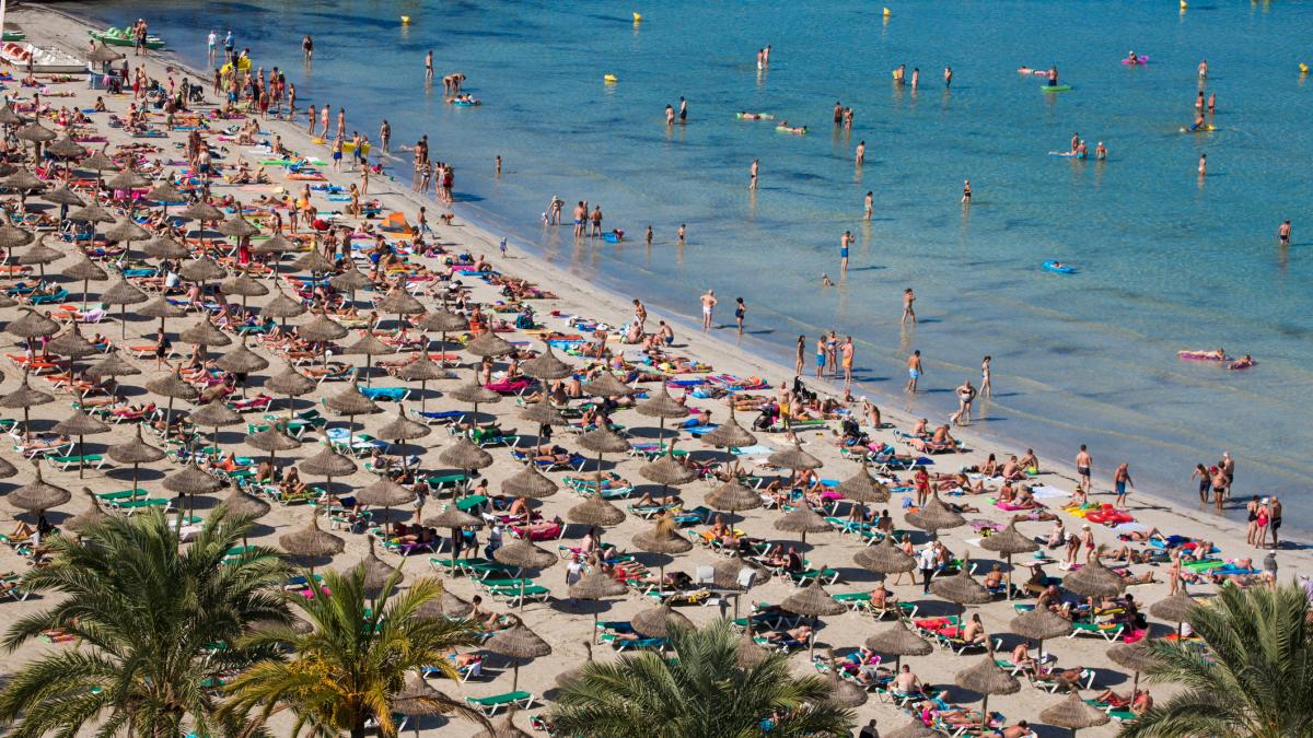 Mallorca vuelve a rozar el  sold out  en agosto: el 99% de las viviendas turísticas están completas
