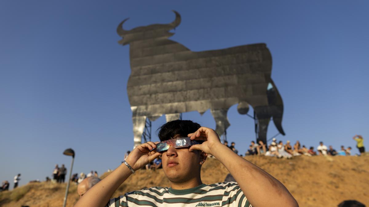  He sentido nuestra fragilidad ante las fuerzas de la naturaleza : así han vivido millones de personas un eclipse que quedará para siempre en la retina