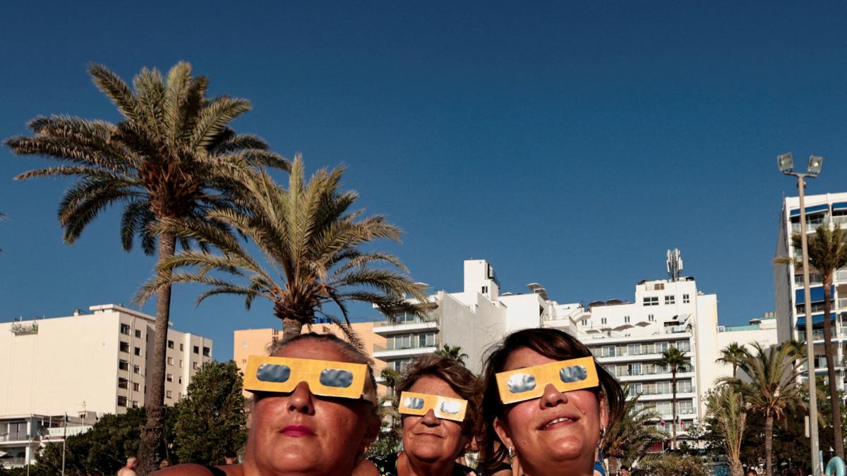 Y el día se hizo noche: el eclipse encandila a España en una tarde de anécdotas para recordar y pocos incidentes