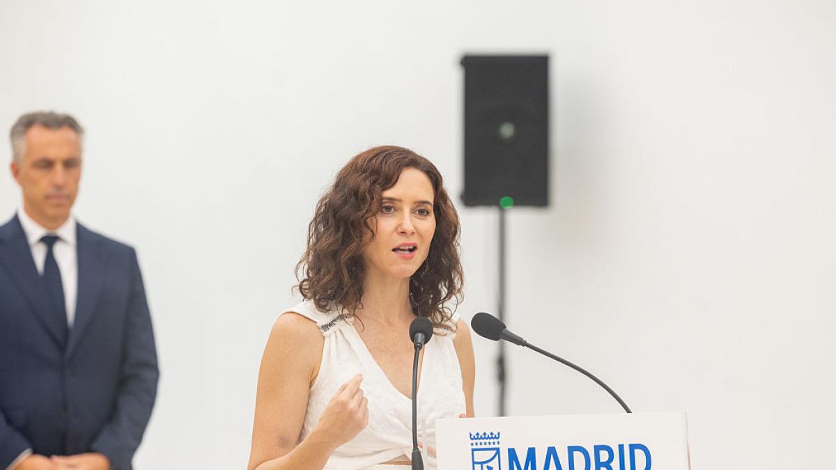 Una doctora en Derecho analiza el momento actual de Ayuso tras el "chao pescao" por la polémica del ático: "No me quisiera ver en su pellejo"