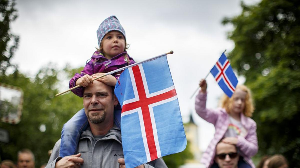 Miedo e ilusión en Islandia: las claves del histórico referéndum para reanudar las negociaciones con la UE