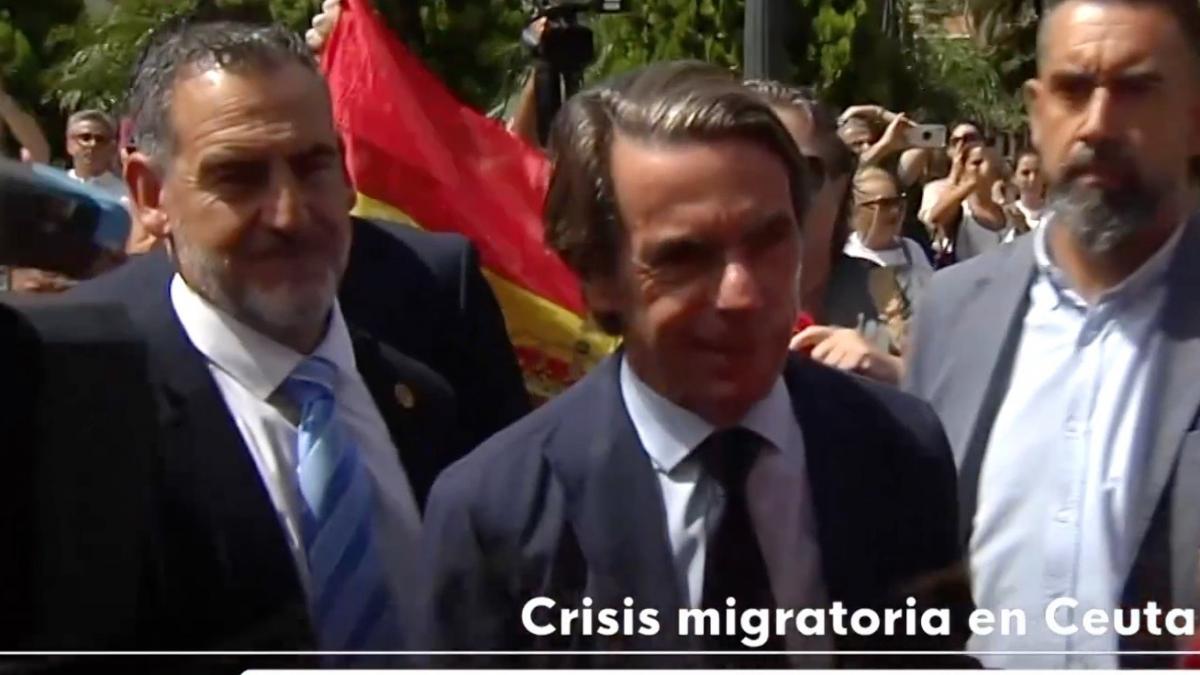 Aznar llega a Ceuta y las cámaras captan lo que le recuerda un ceutí: va a ser lo más comentado del día
