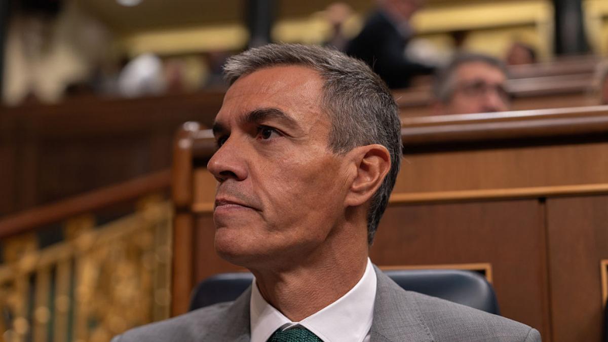 Enric Juliana señala el mecanismo constitucional que PP y Vox podrían usar para  sentar a Sánchez en el banquillo 