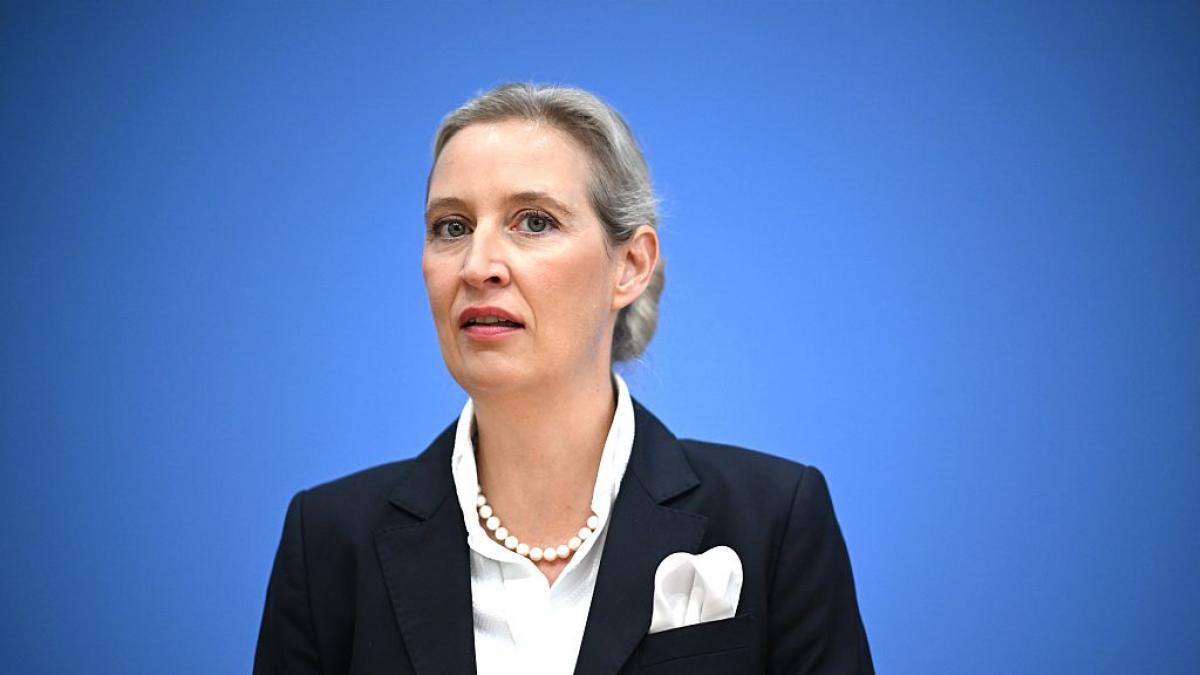 La líder ultra de AfD vuelve a llamar a Hitler 'ultraizquierdista', mientras su abuelo juez nazi la persigue desde el pasado