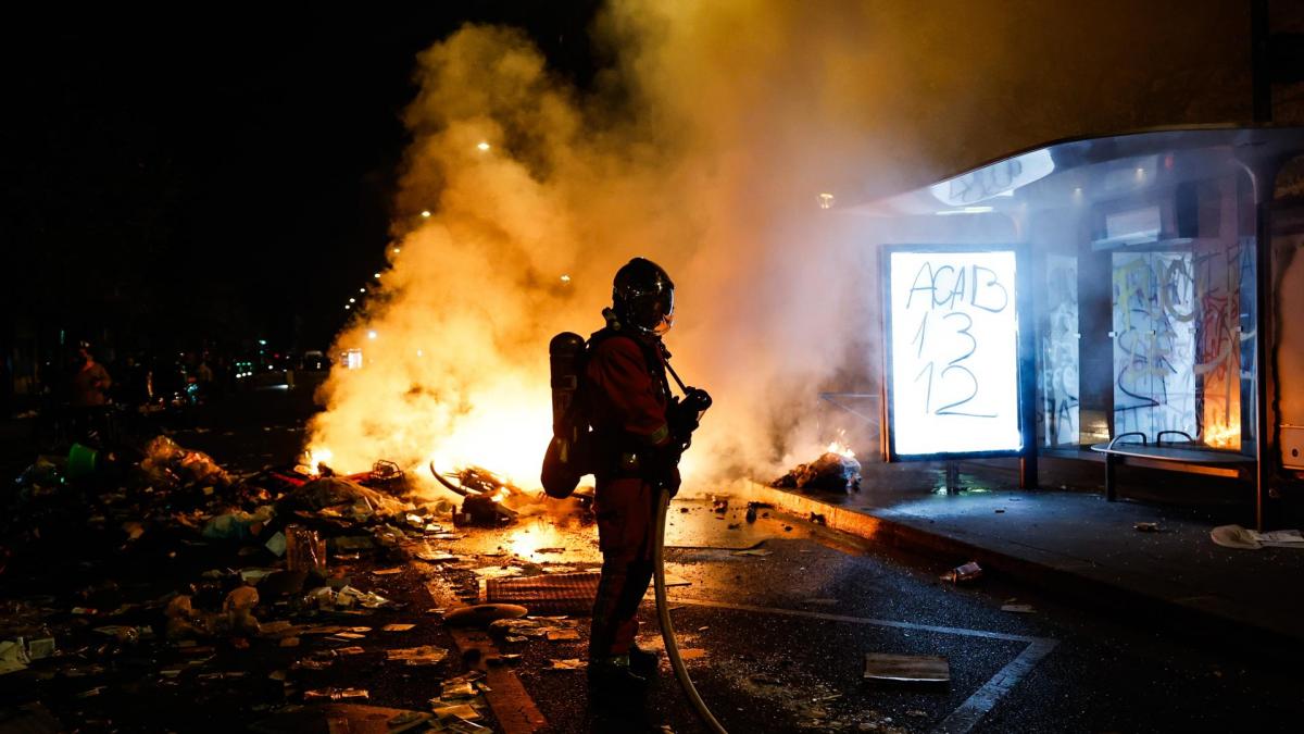 Paris Imposes Night Curfew and Protest Ban Amid Unrest