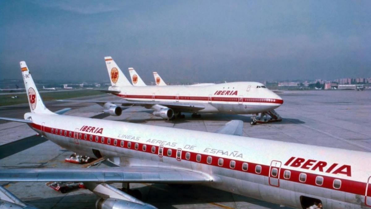 Aterrizó en Barajas el primer Jumbo de Iberia, bautizado como Cervantes: Boeing fabricó 1.574 y entregó el último en 2023
