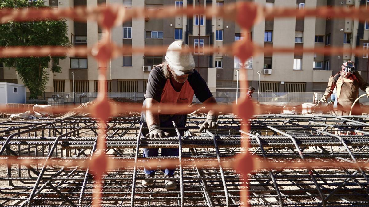 Los funcionarios tendrán una subida salarial del 4,5% en 2027 por la inflación mientras la empresa privada ve "poco serio" subir sueldos por encima del 4%