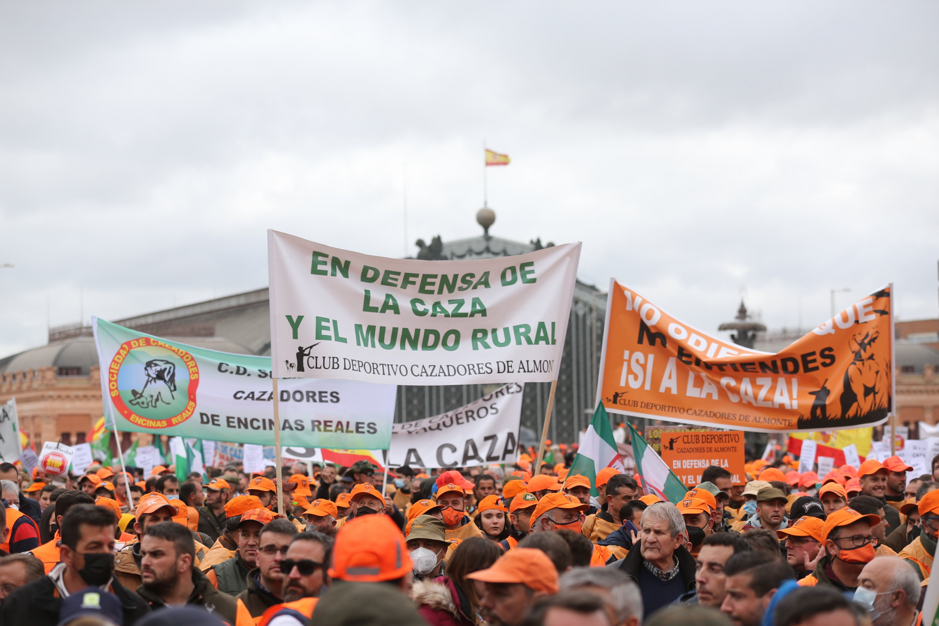 Miles de personas se manifiestan en Madrid 'en defensa del mundo rural'