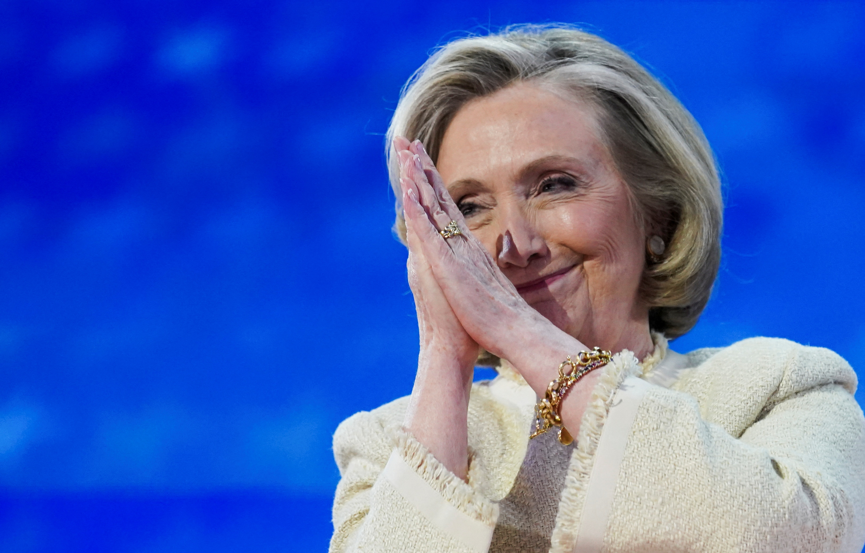 Hillary Clinton insiste en que no conoció a Epstein y critica ...