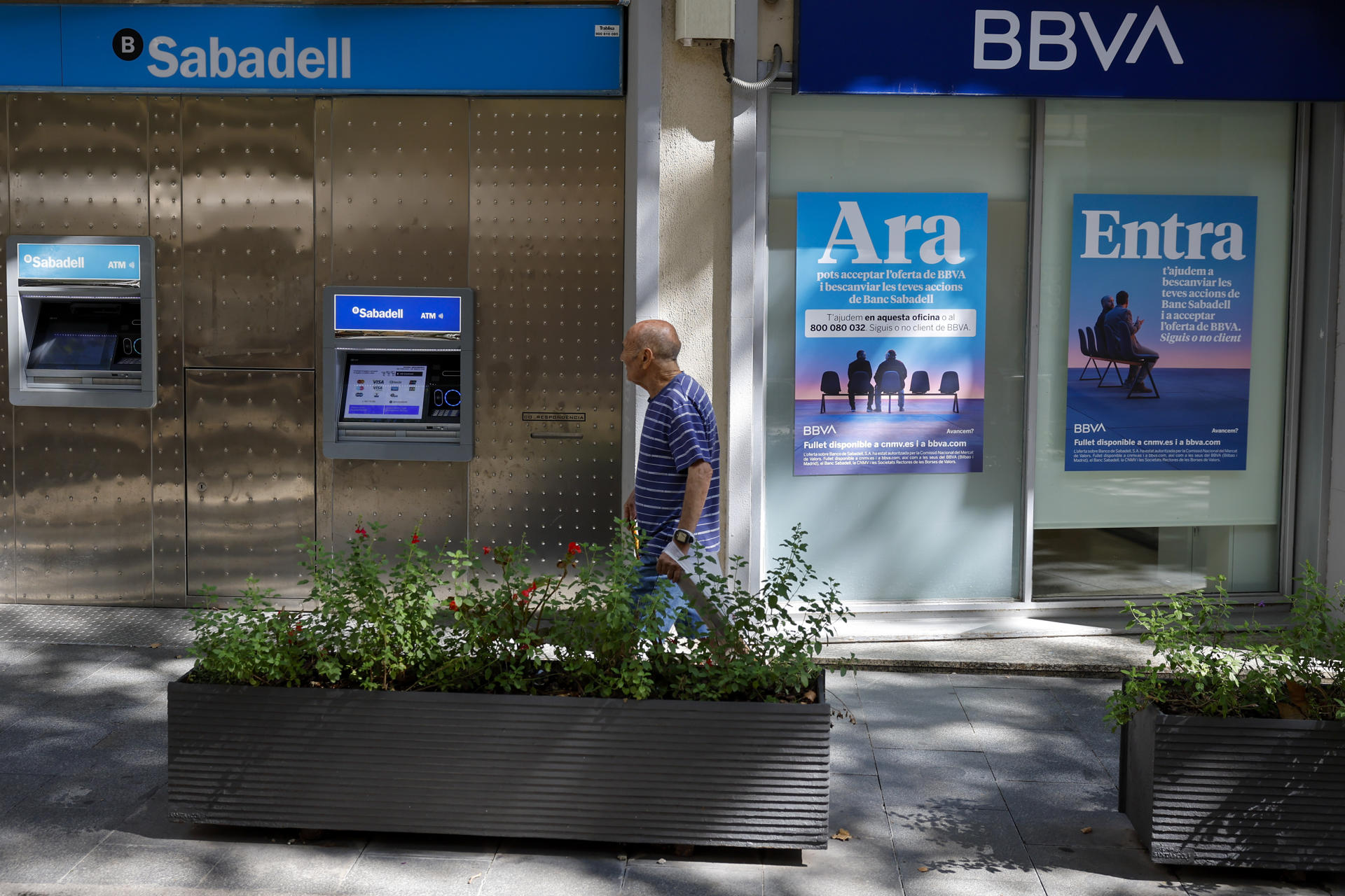 BBVA trata de atraer a los accionistas del Sabadell con un dividendo ...