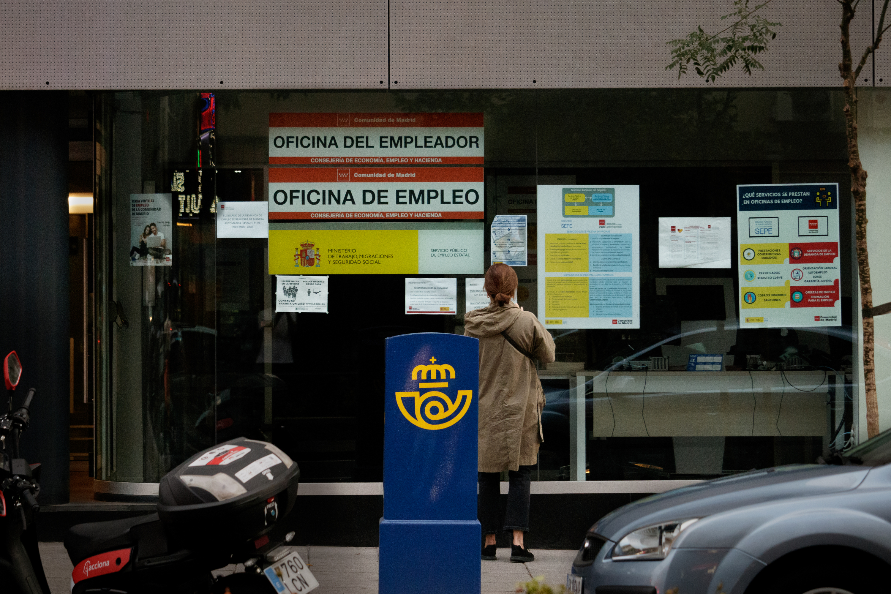 Una asesora del SEPE avisa de la estafa para cobrar una prestación que ...