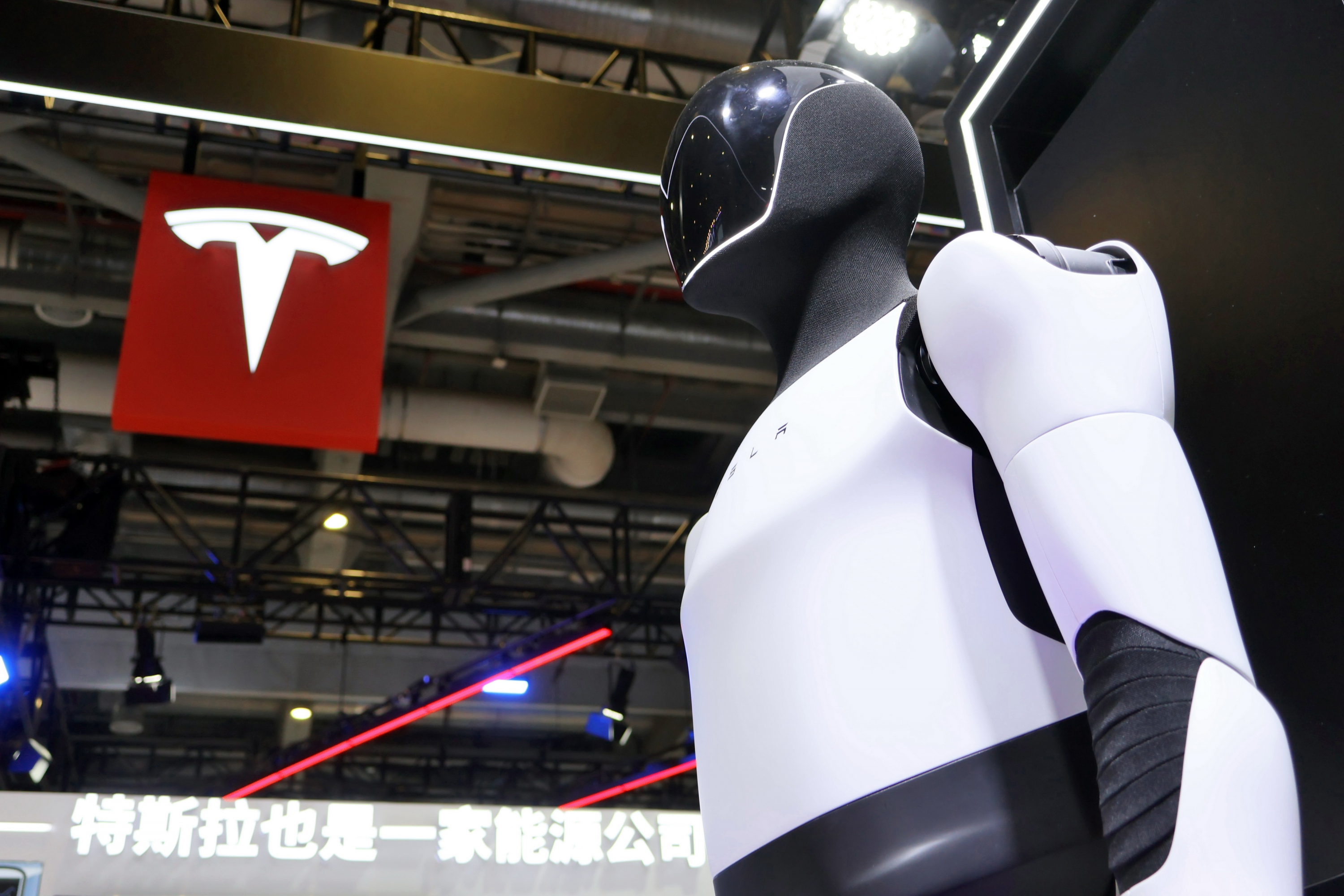 Elon Musk 'aparca' el Tesla y se desvía hacia la autopista de la ...